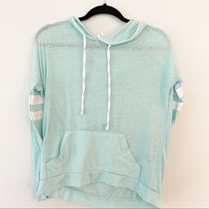 No Boundaries light green t-shirt hoodie (M)
